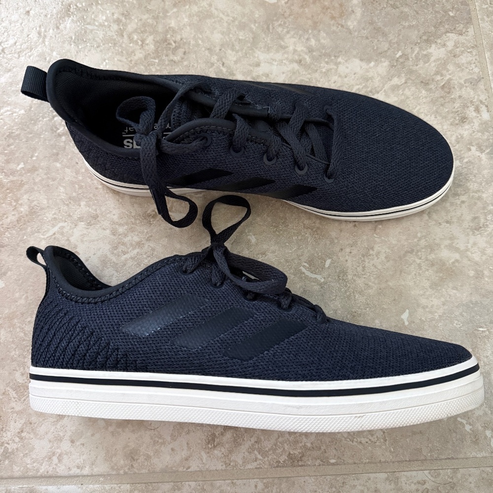 Like new Adidas ortholite float size 8 mens